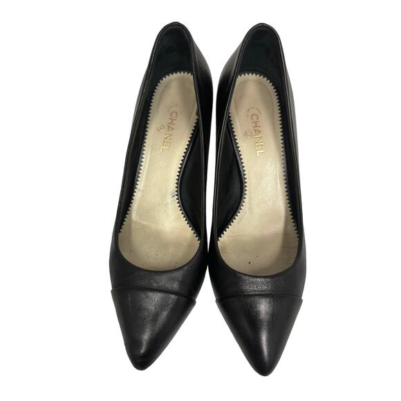 CHANEL Black Leather Cap Toe Pointy Gold CC Pearl Pumps Heels Size EU 38 US 8 - Picture 4 of 10